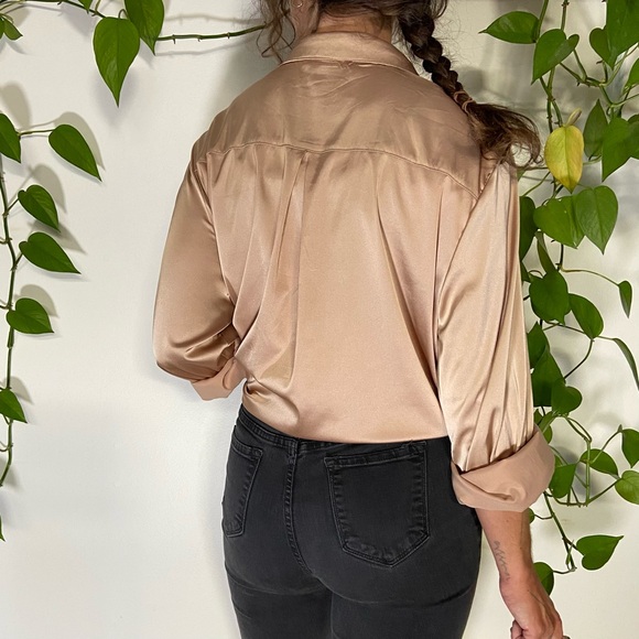 🌹 SOLD 🌹 Marigolds 🌿 printed satin button down shirt - Picture 7 of 8